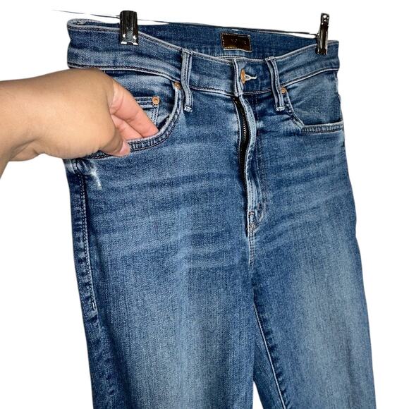 Mother The Insider Crop Step Chew Denim Distressed Jeans Size 25 - Picture 6 of 12